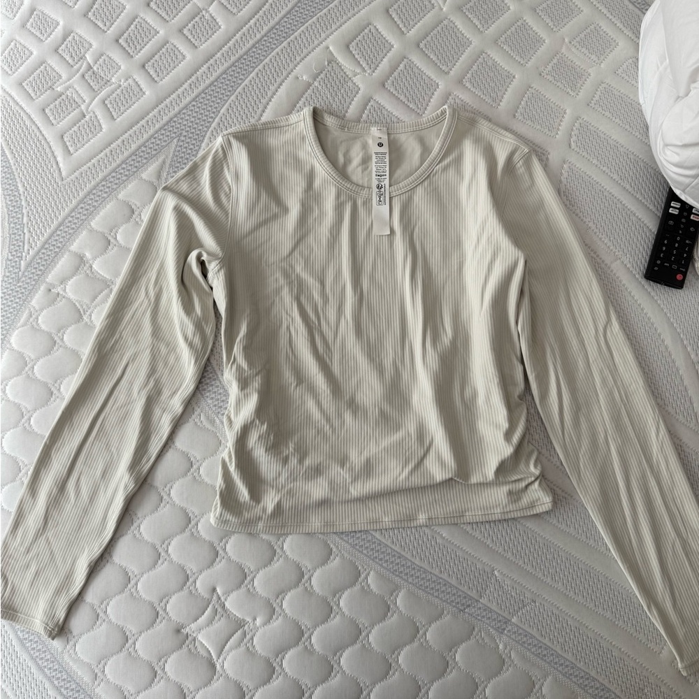 🤍 Lululemon all it takes back- twist ribbed long sleeve shirt
